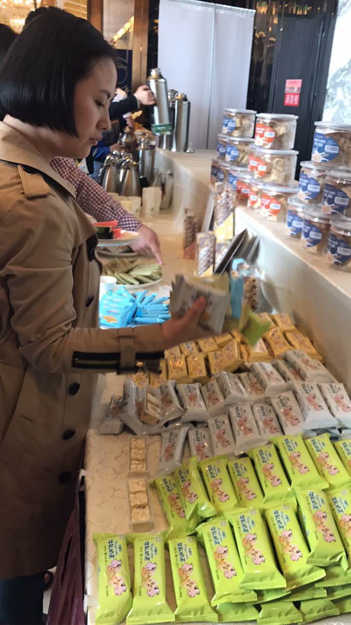 第十五屆全國連鎖商業(yè)發(fā)展戰略研討會(huì )5.8-10日在威海盛大召開(kāi)，芭米牛軋糕點(diǎn)受超市采購熱捧